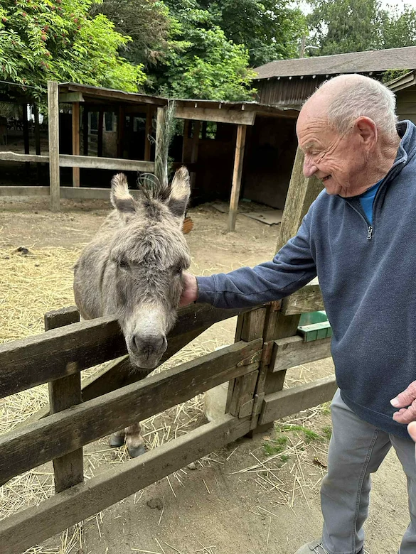 Fieldstone Memory Care of Marysville resident enjoys a trip to visit animals
