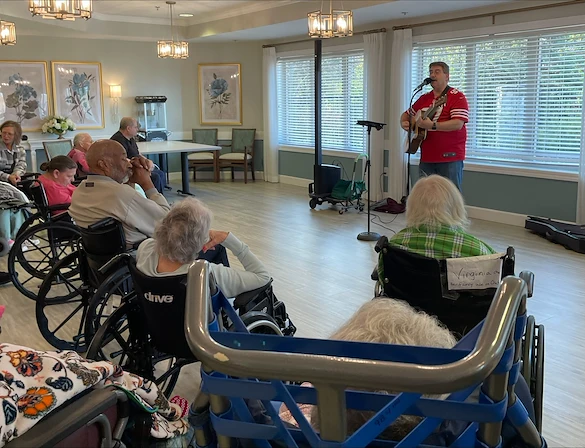 Dublin Glenn Memory Care in Ohio residents enjoy musical entertainment