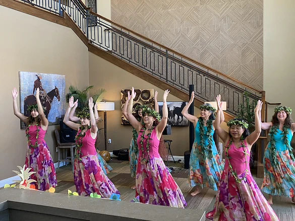 Hula Dancers