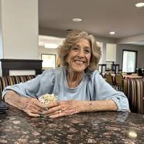 The Rio Grande Gracious Retirement Living Hawthorn Senior Independent Living in Rio Rancho resident eating a snack
