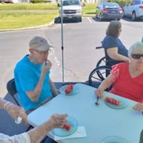 Grande Ronde Retirement Residence Senior Living in La Grande, Oregon residents residents eating outside