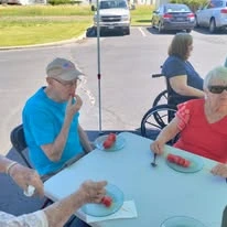 Grande Ronde Retirement Residence senior living community offering independent living, assisted living, and respite care in La Grande, OR, residents eating outside