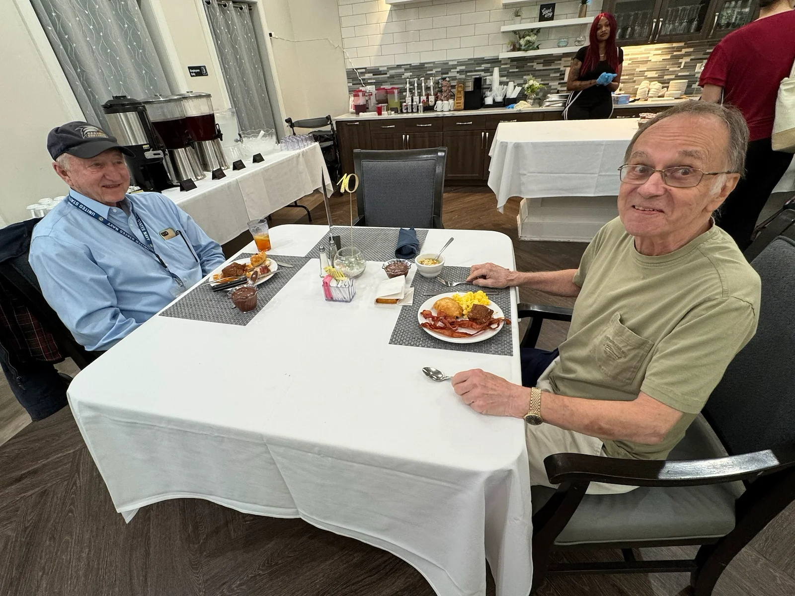 Bartlett Reserve independent living in Durham, NC, residents dining together
