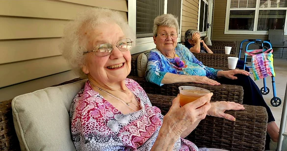 Life at Charter Senior Living of Pekin-photo-10