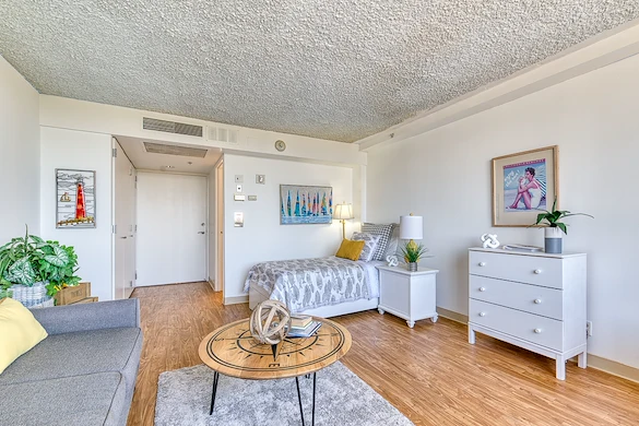 Life at Bay Towers at Bixby Knolls Senior Living-photo-10