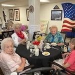 Summit Glen Gracious Retirement Living Hawthorn Senior independent Living in Colorado Springs, Colorado residents eating