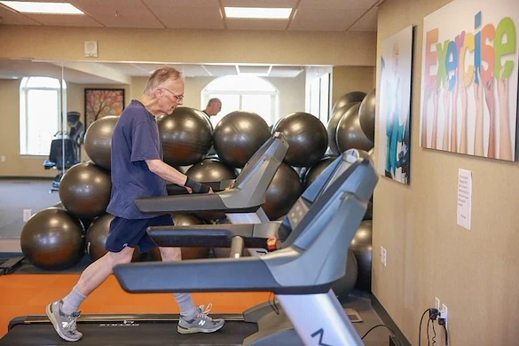 Life at ProHealth Regency Senior Communities - New Berlin-photo-4