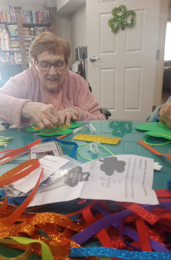 American House Sterling Heights, senior living community offering independent living and respite care in Sterling Heights, MI, residents doing arts and crafts