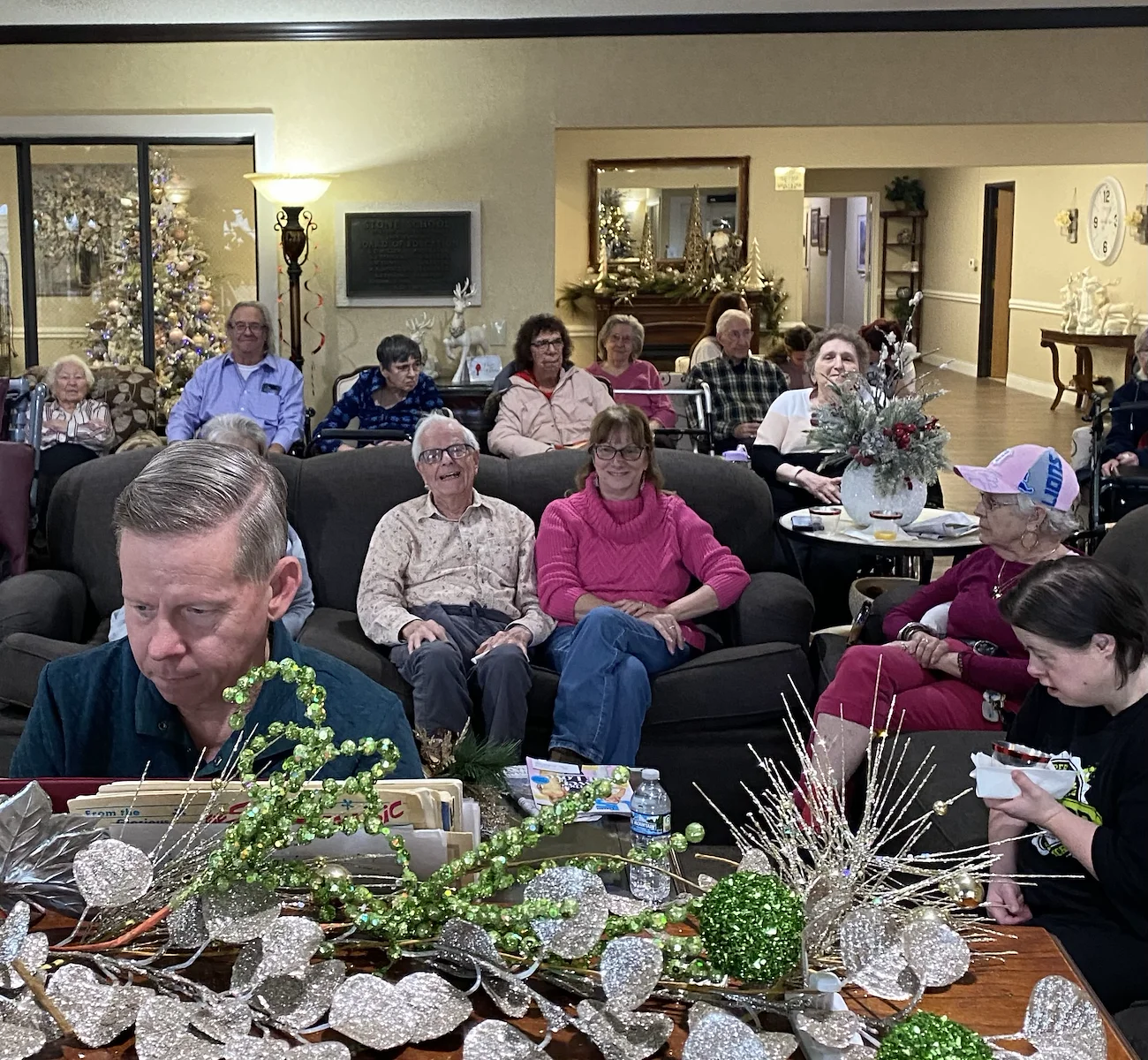American House Stone senior living community offering independent living and respite care in Rochester Hills, MI, residents enjoying musical entertainment
