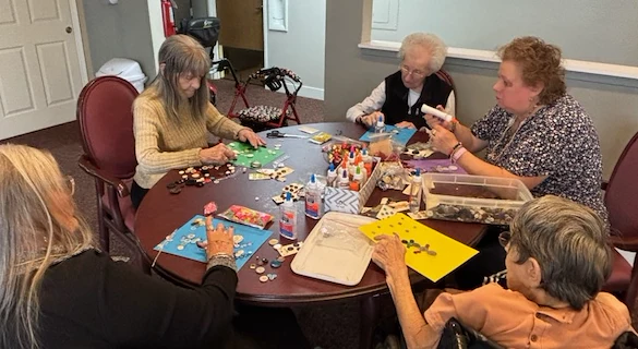 American House Elmwood, senior living community offering independent living, assisted living, memory care, and respite care in Rochester Hills, MI, residents doing arts and crafts