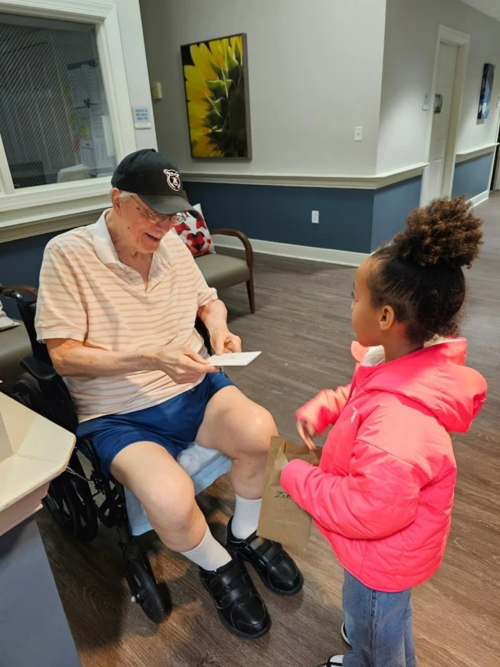 Charter Senior Living of Bowie resident enjoys a visitor and special note