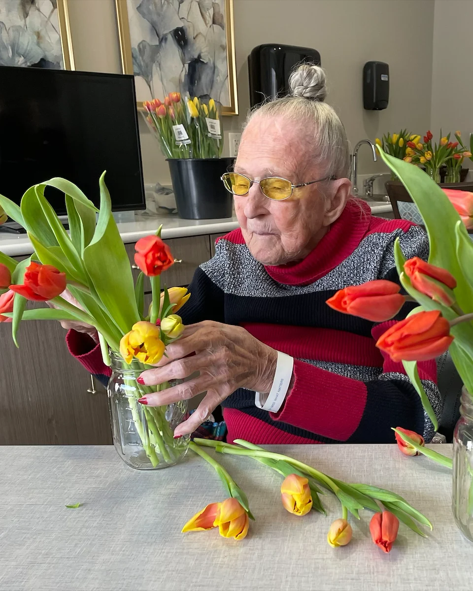 Dublin Glenn Memory Care in Ohio resident activity - floral  arranging