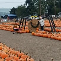 Julian Estates Gracious Retirement Living Hawthorn Senior Independent Living in Puyallup, Washington resident visiting the pumpkin patch