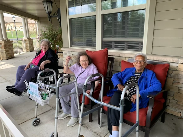 Beachwood Commons by New Perspective in Beachwood, OH, smiling residents enjoying the outdoors