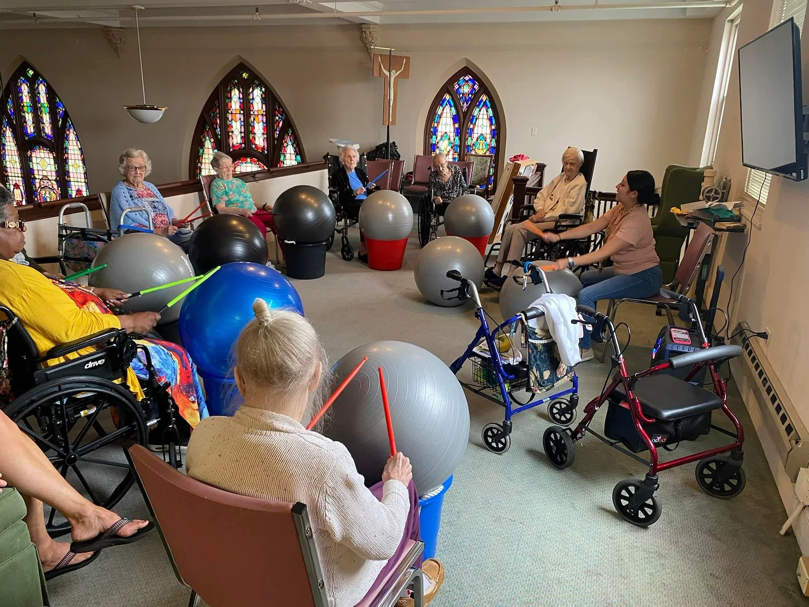 Prime Healthcare Senior Living – Fox Knoll Village in Aurora, IL, residents having fun staying active