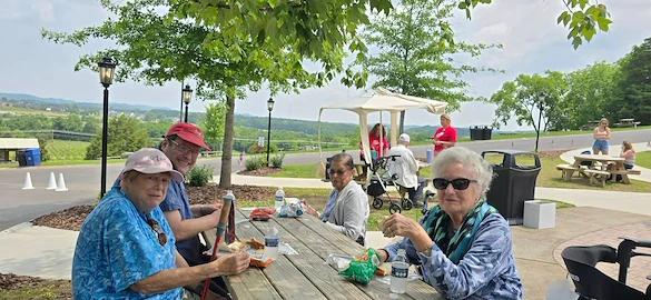 Charter Senior Living of Franklin in Franklin, Tennessee, outing for a picnic