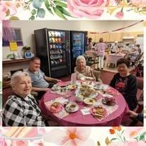 Scholl Canyon Estates Gracious Retirement Living Hawthorn Senior Independent Living in Glendale, California residents eating a meal