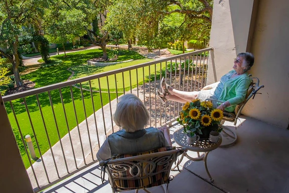 Franklin Park Alamo Heights residents lounging on a patio