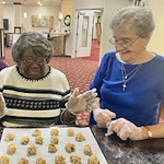 Willow Creek Gracious Retirement Living Hawthorn Senior Independent Living in Chesapeake, Virginia residents baking cookies