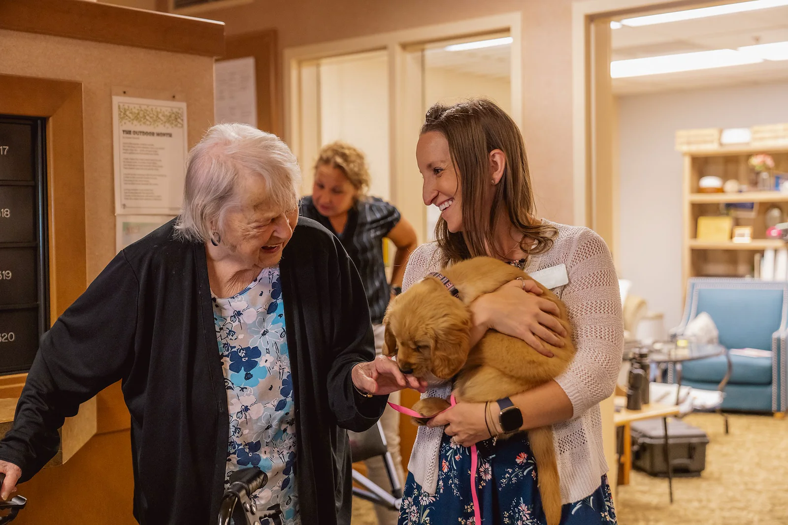 Vineyard Park of Port Orchard resident enjoys visit from therapy dog
