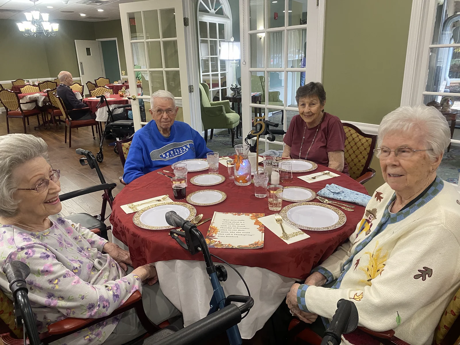 Wesley Manor Assisted Living Community offering assisted living and continuing care retirement community (CCRC) services in Louisville, KY, residents dining together