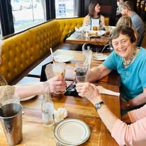 Hessler Heights Gracious Retirement Living Hawthorn Senior Independent Living in Leesburg, Virginia residents eating at a restaurant