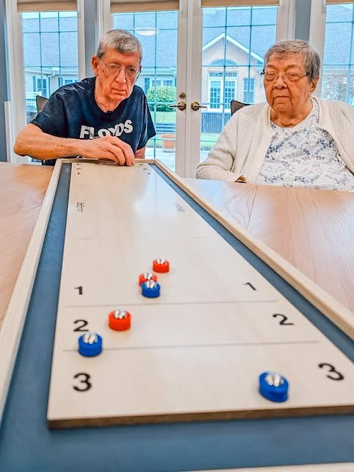 The Knolls Of Oxford residents playing a game together