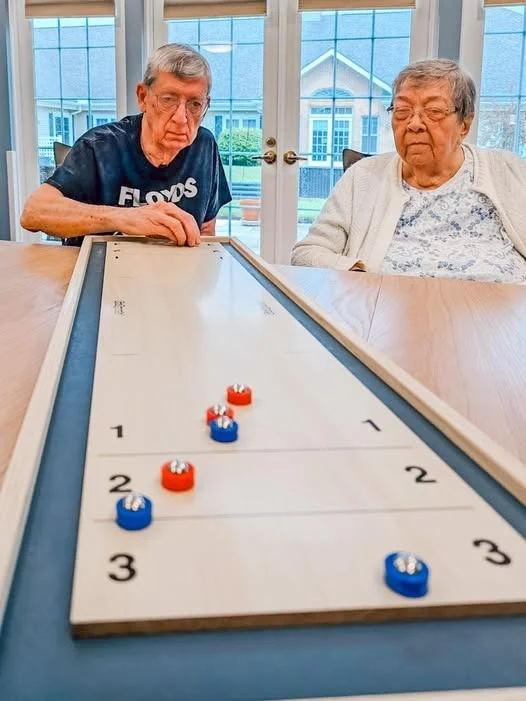The Knolls Of Oxford residents playing a game together