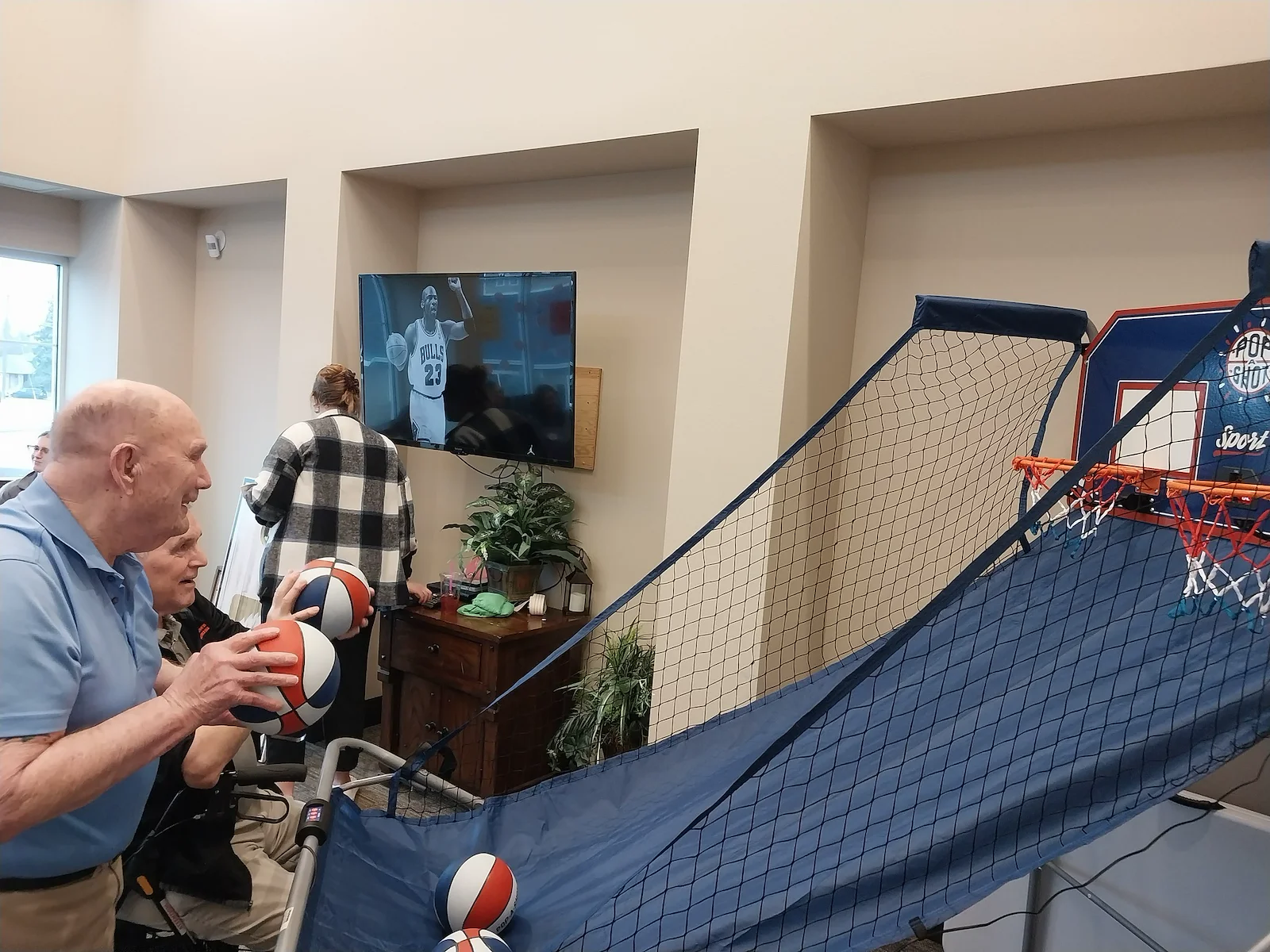 Fieldstone Memory Care of Yakima residents enjoying activity for March Madness
