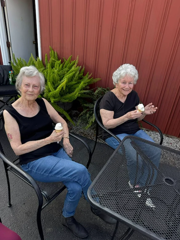 Life at Charter Senior Living of White House-photo-9