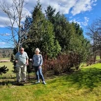 Somerset Lodge Gracious Retirement Living Hawthorn Senior Independent Living in Gladstone, Oregon residents outside