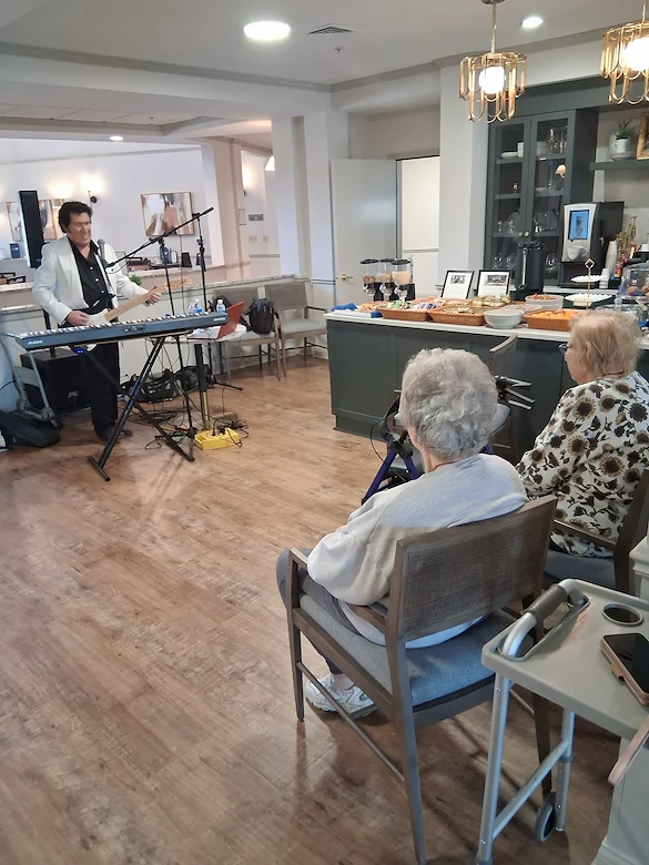 Life at Charter Senior Living of Mequon-photo-7