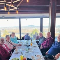 The Stafford Senior Living in Lake Oswego, Oregon residents at dinner