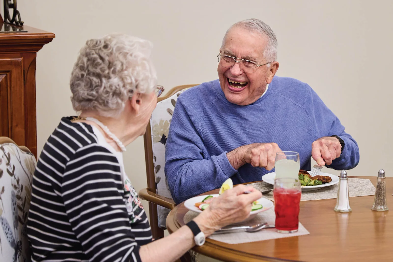 Life at Heritage Pointe Of Huntington Senior Living-photo-5