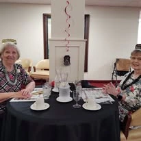 Summerville Estates Gracious Retirement Living Hawthorn Senior Independent Living in Summerville, South Carolina residents at dinner