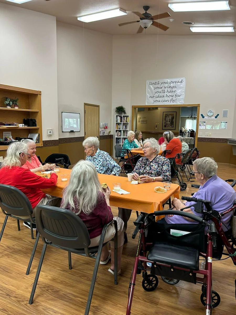 Park Vista Retirement Living – Waupaca, WI, residents socializing