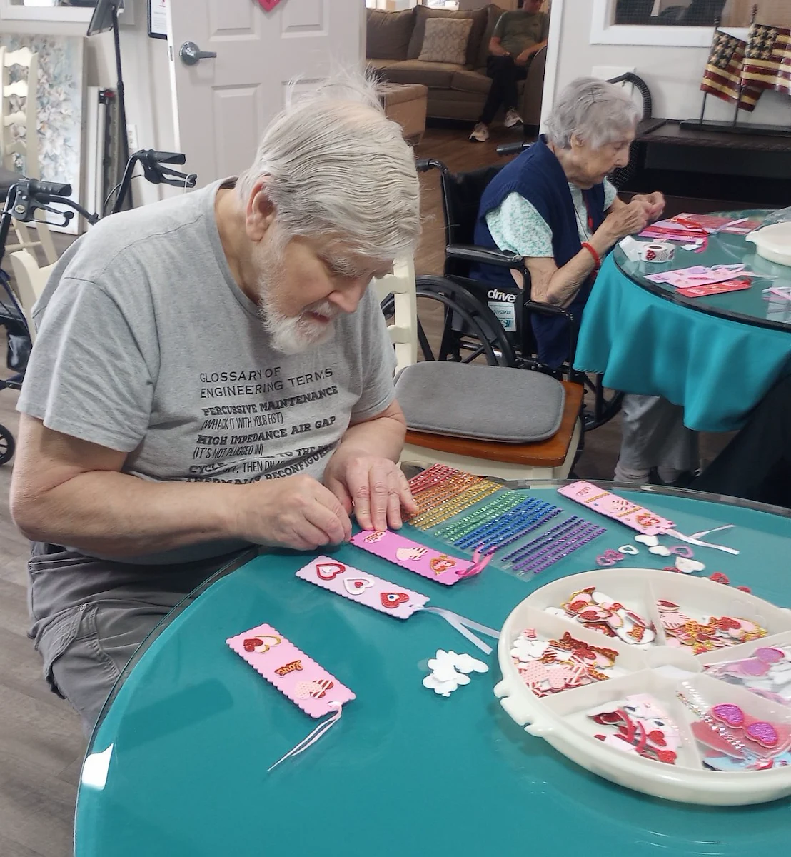American House Sterling Heights, senior living community offering independent living and respite care in Sterling Heights, MI, residents doing arts and crafts