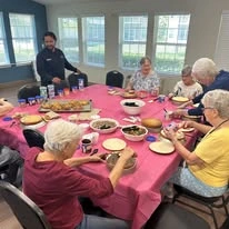 alishan Gracious Retirement Living Hawthorn Senior Independent Living in Spring Hill, Florida residents decorating cakes