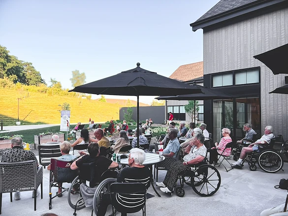 Featherstone at Hickory Hill smiling residents with entertainer