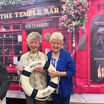 Fairview Estates Gracious Retirement Living Hawthorn Senior Independent Living in Hopkinton, Massachusetts residents welcoming a new resident