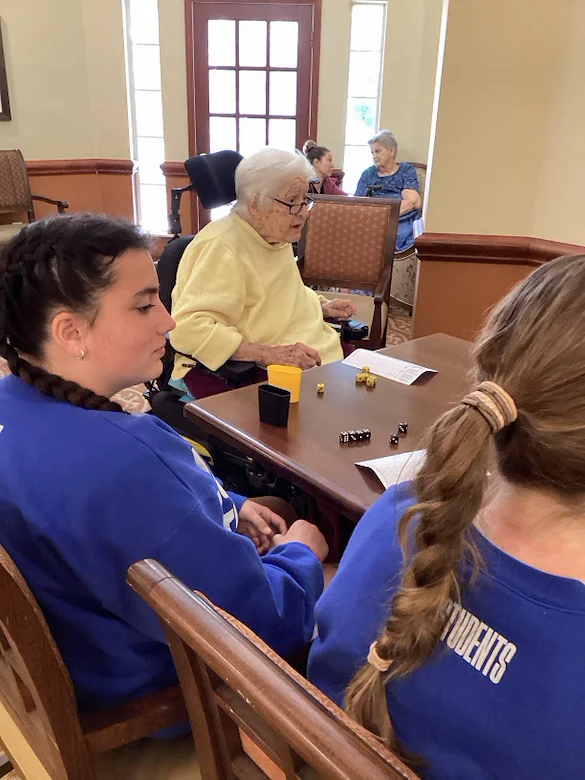 Brookdale Summer Ridge residents enjoy activities with volunteers