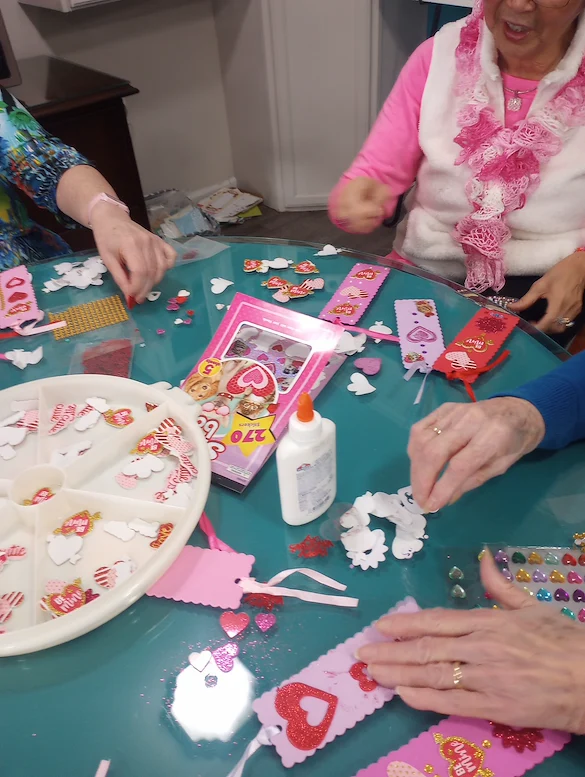 American House Sterling Heights, senior living community offering independent living and respite care in Sterling Heights, MI, resident engagement through arts and crafts