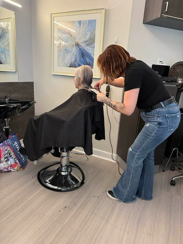 Charter Senior Living of Annapolis resident uses hair salon amenities