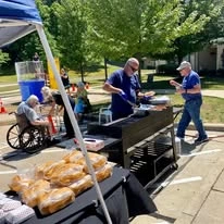 Parker Place Gracious Retirement Living Hawthorn Senior Independent Living in Mentor, Ohio residents and staff at a cookout
