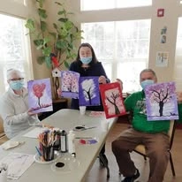 Heatherwood Gracious Retirement Living Hawthorn Senior Independent Living in Tewksbury, Massachusetts residents showing paintings
