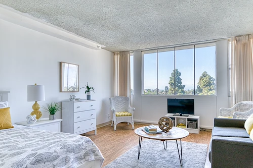 Life at Bay Towers at Bixby Knolls Senior Living-photo-8