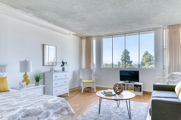 Life at Bay Towers at Bixby Knolls Senior Living-photo-8