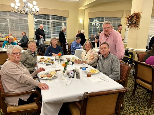 Brookdale Franklin residents sharing dinner with their families