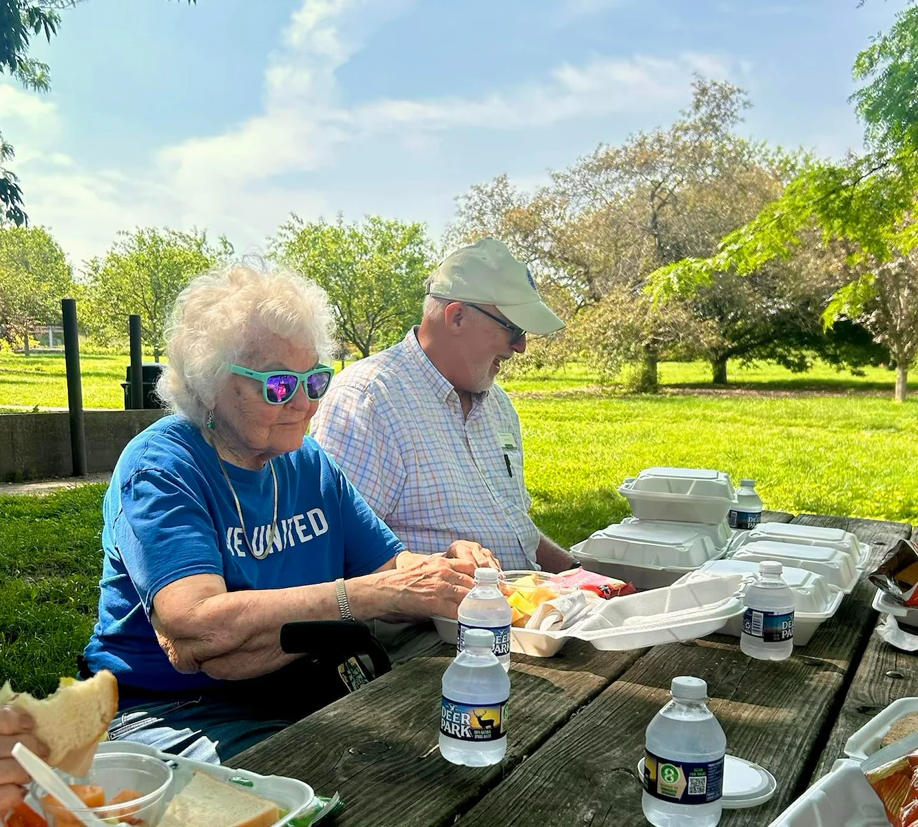 Highgrove at Tates Creek Lexington, KY, residents enjoy an outing for a picnic