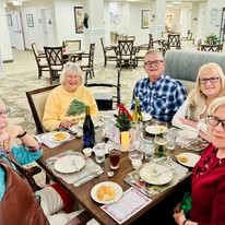 Sequoia Grove Gracious Retirement Living Hawthorn Senior Independent Living in Granite Bay, California residents eating a meal in the dining room